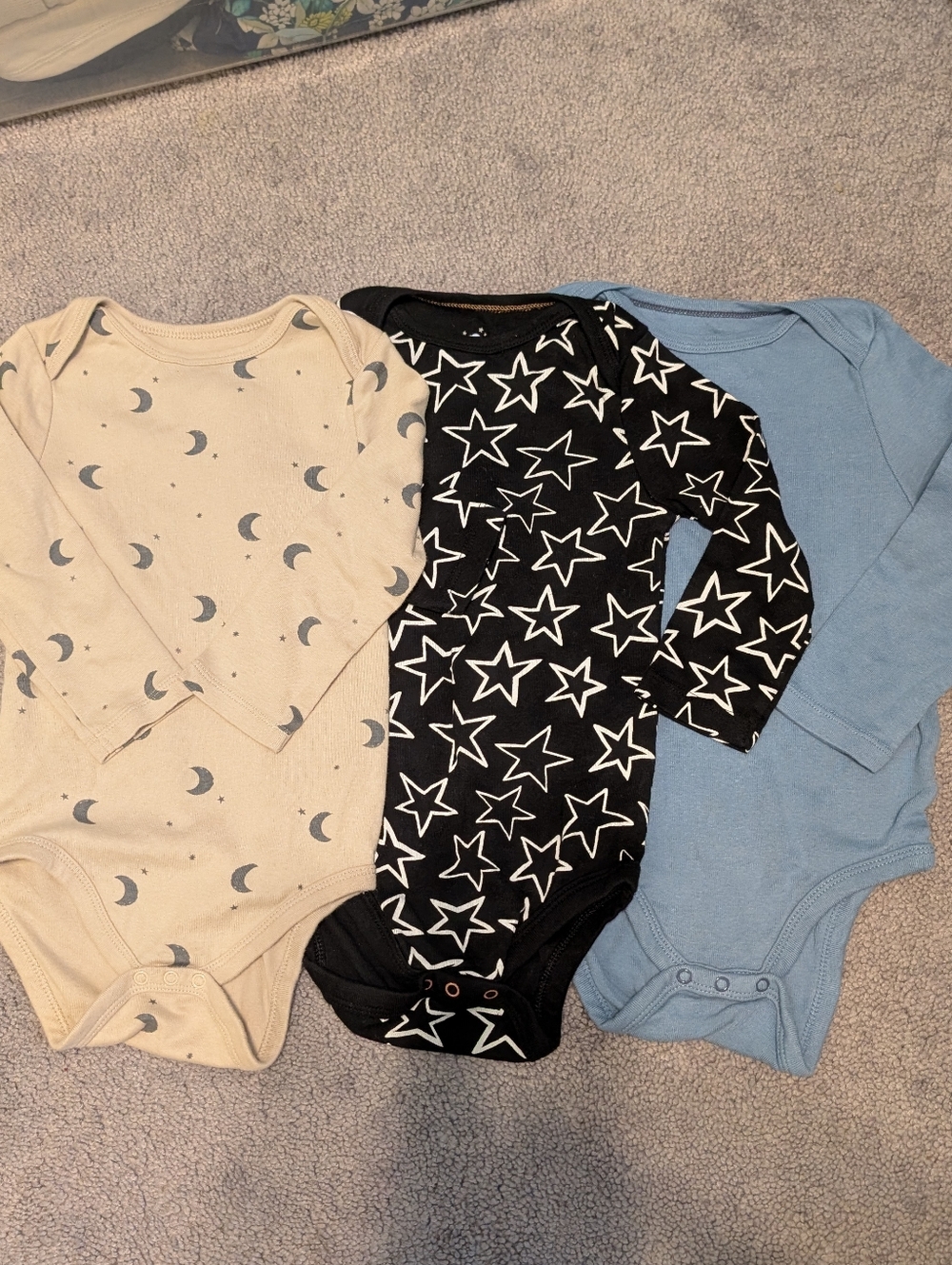 cloud island Three Long-Sleeve Bodysuits in Cream, Black, Blue Moon Stars 24m
